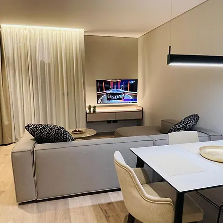 Two Steps Luxury Apartament