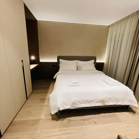 Two Steps Luxury * Tirana